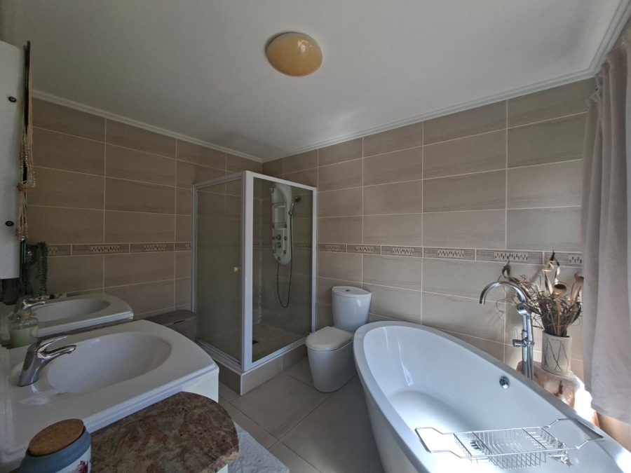 6 Bedroom Property for Sale in Da Nova Western Cape